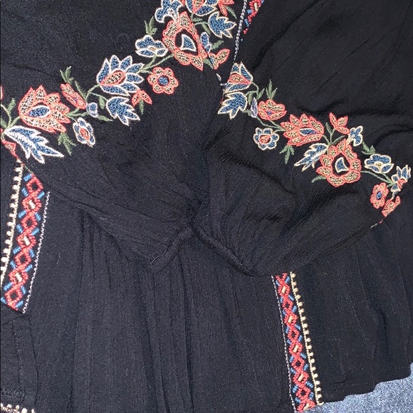 Black flowy blouse with flower embroidery - Picture 4 of 4